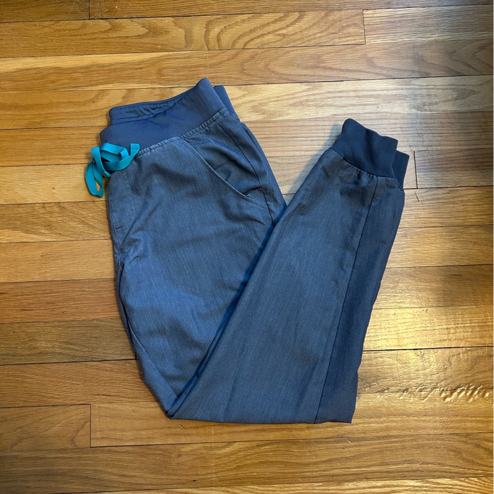 Figs Graphite Set. Rafaela top (XXS), Zamora joggers (S)